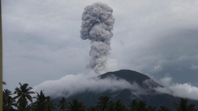 Gunung Ibu di Maluku Utara Kembali Erupsi, Inilah Tips Menyelamatkan Diri Jika Kamu Terkena Bencana Ini