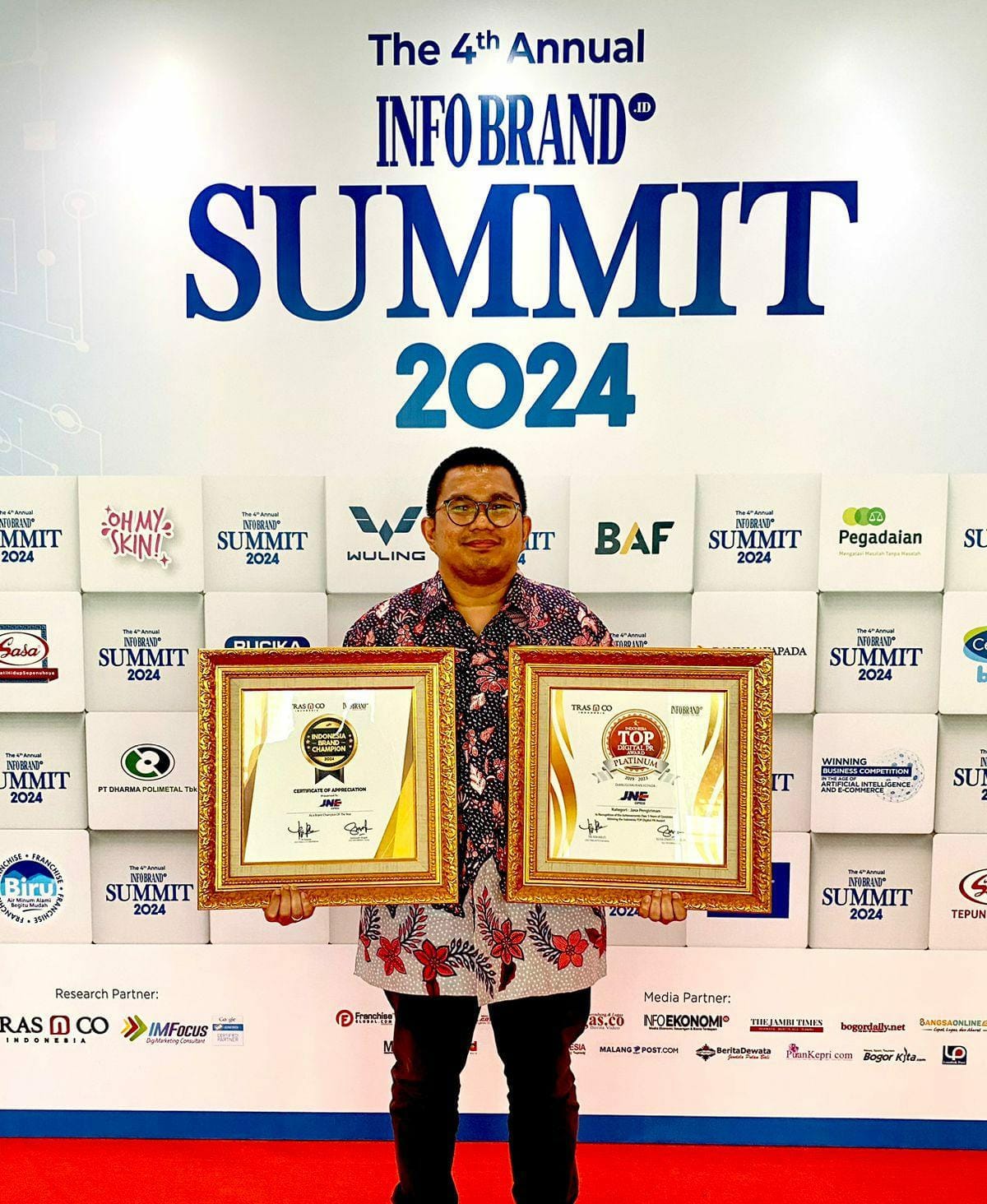Awali Tahun 2024, JNE Raih Dua Penghargaan di Ajang The 4th Annual Infobrand.id Summit 2024