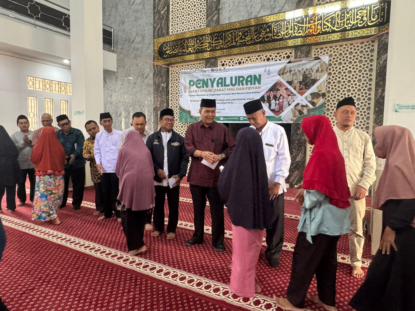 UNSIKA Salurkan Zakat Ramadan kepada 150 Warga Sekitar Kampus