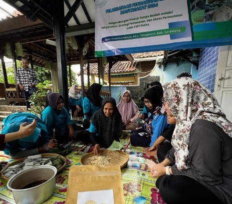 Konkret, Dosen dan Mahasiswa Unsika  Menghadirkan Keripik Tempe Basiah sebagai Oleh-Oleh Khas Karawang