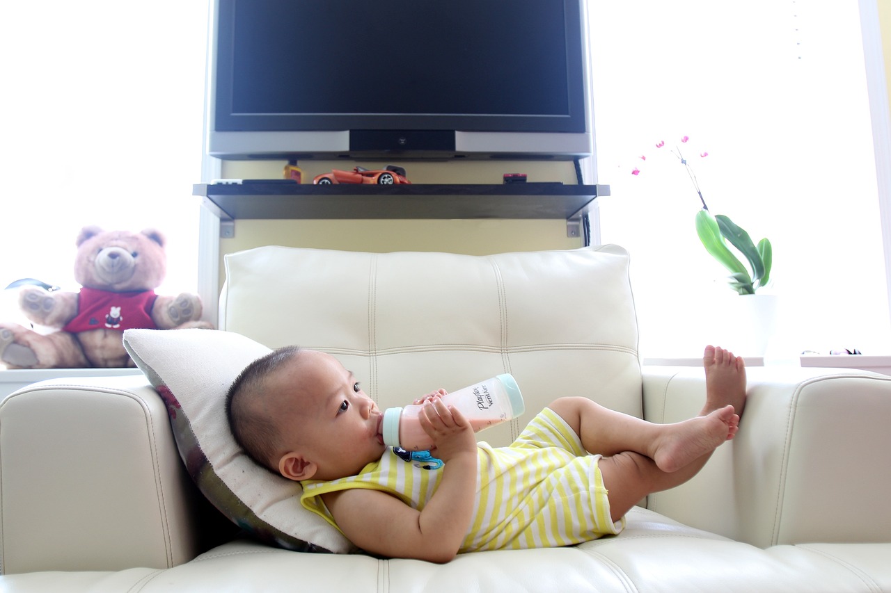 Amankah Bayi 6 Bulan Minum Susu UHT? Simak Jawabannya Yuk!