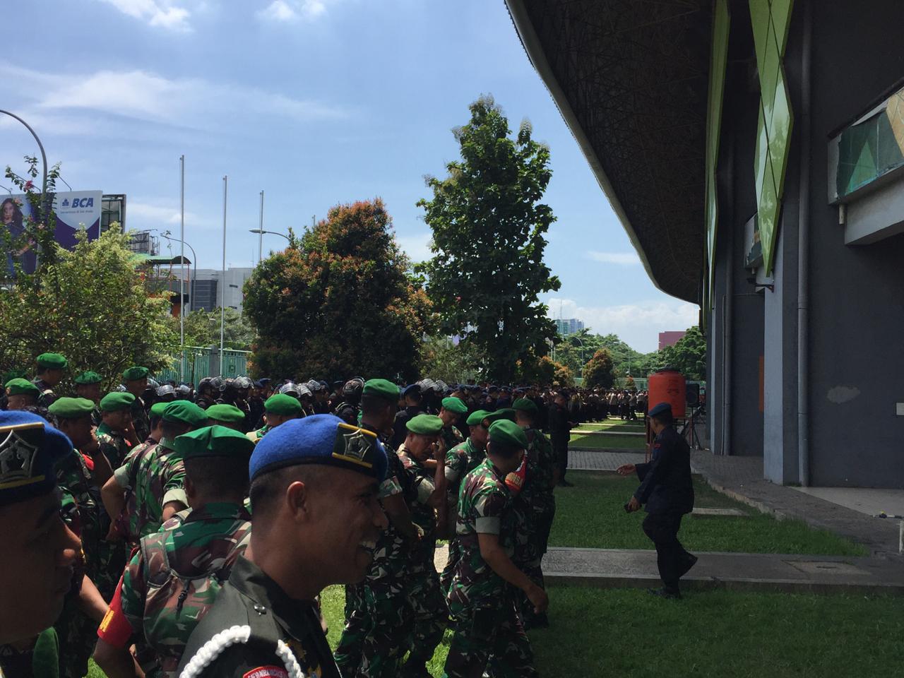 2.168 Personil Gabungan JagaPertandingan Liga 1 Persija Melawan Bali United di Stadion PCB Bekasi 