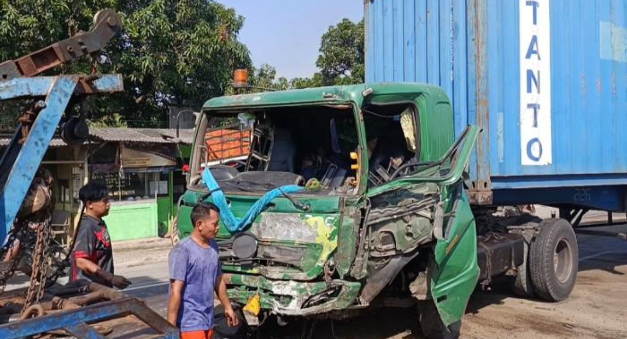 Kecelakaan Maut di Subang, Truk Tronton Tabrak Lima Kendaraan