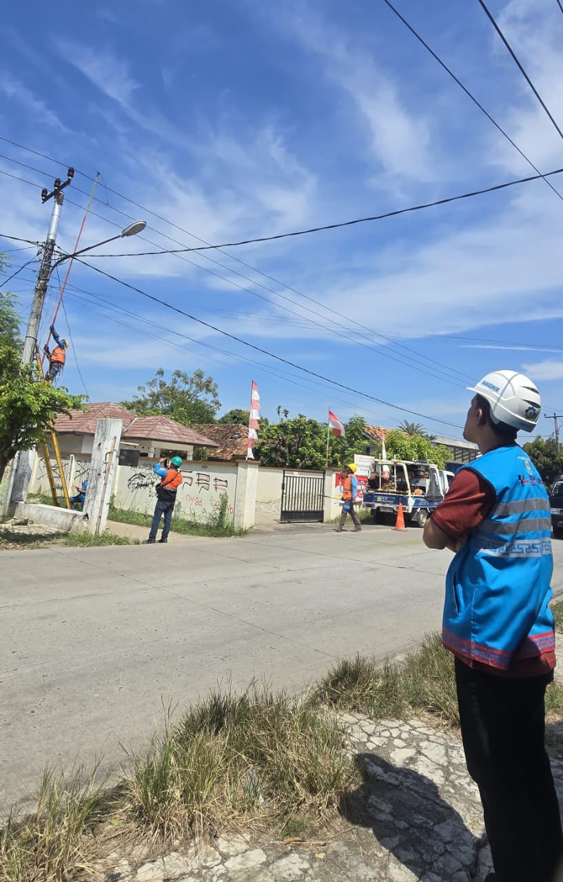 Menjelang Hari Pelanggan Nasional, Manager PLN UP3 Karawang Terjun Langsung pada Kegiatan BELASAKA