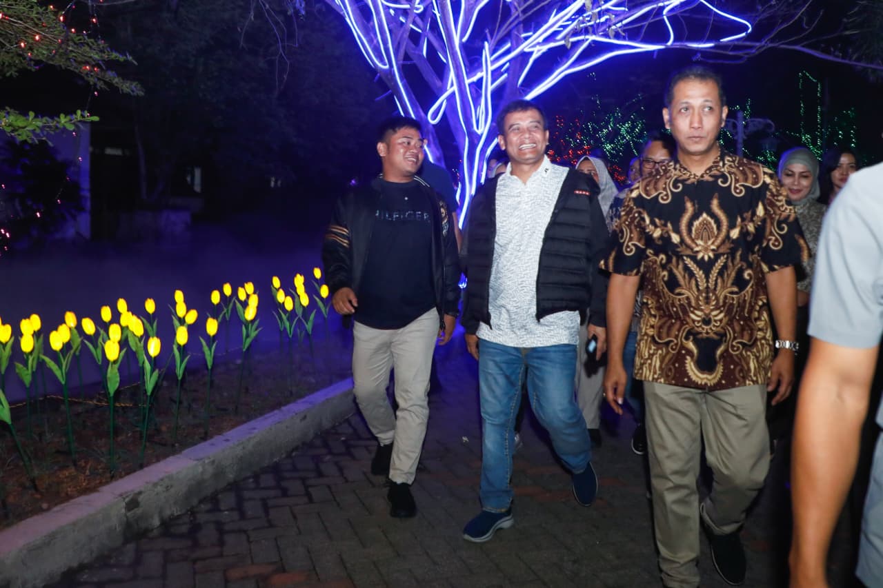 Wisata Malam Lights Wonderland Grand Maerakaca Pukau Para Pengunjung