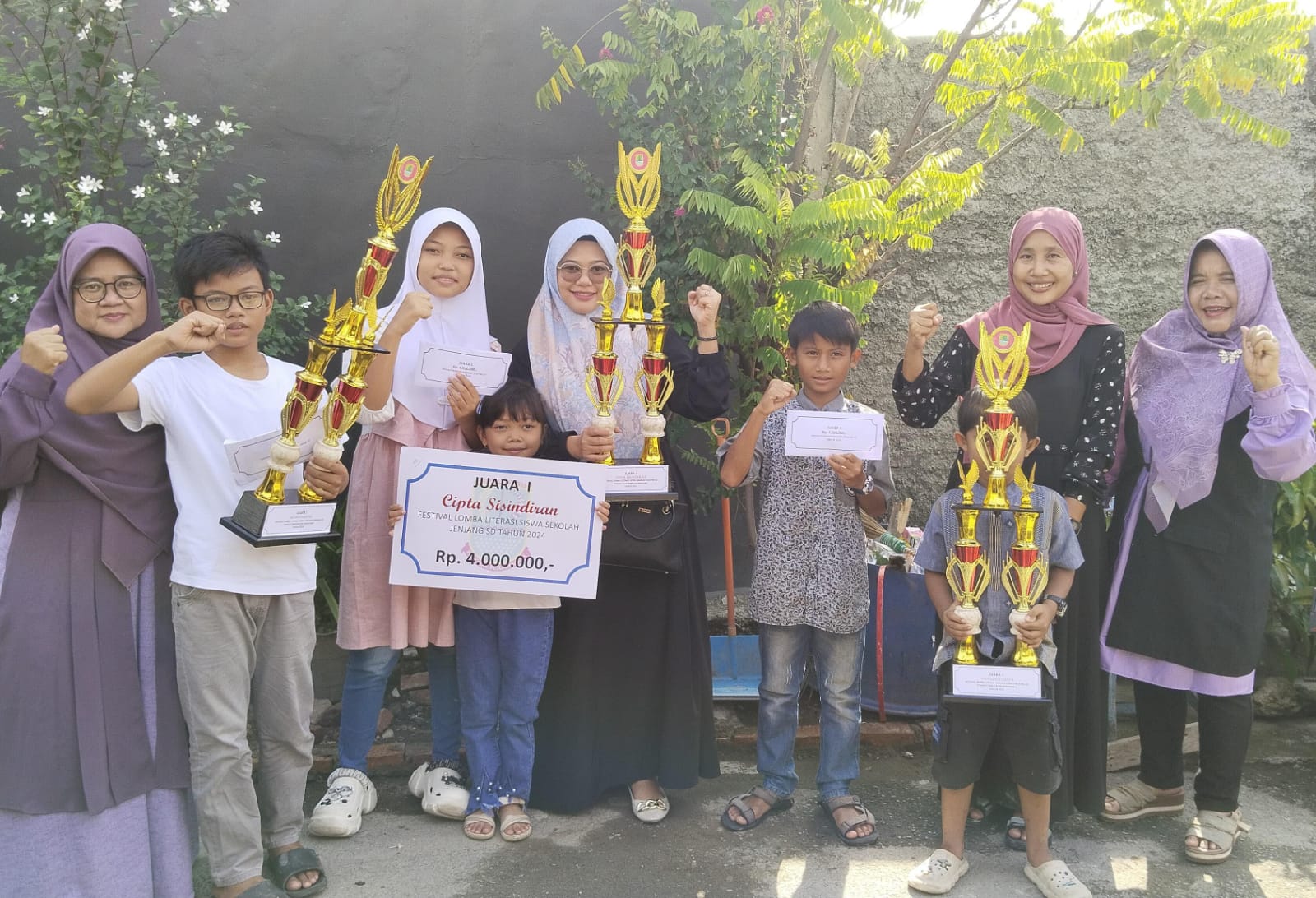 Borong Tiga Trofi Juara, SDN Palumbonsari I Dominasi Festival Lomba Literasi Siswa