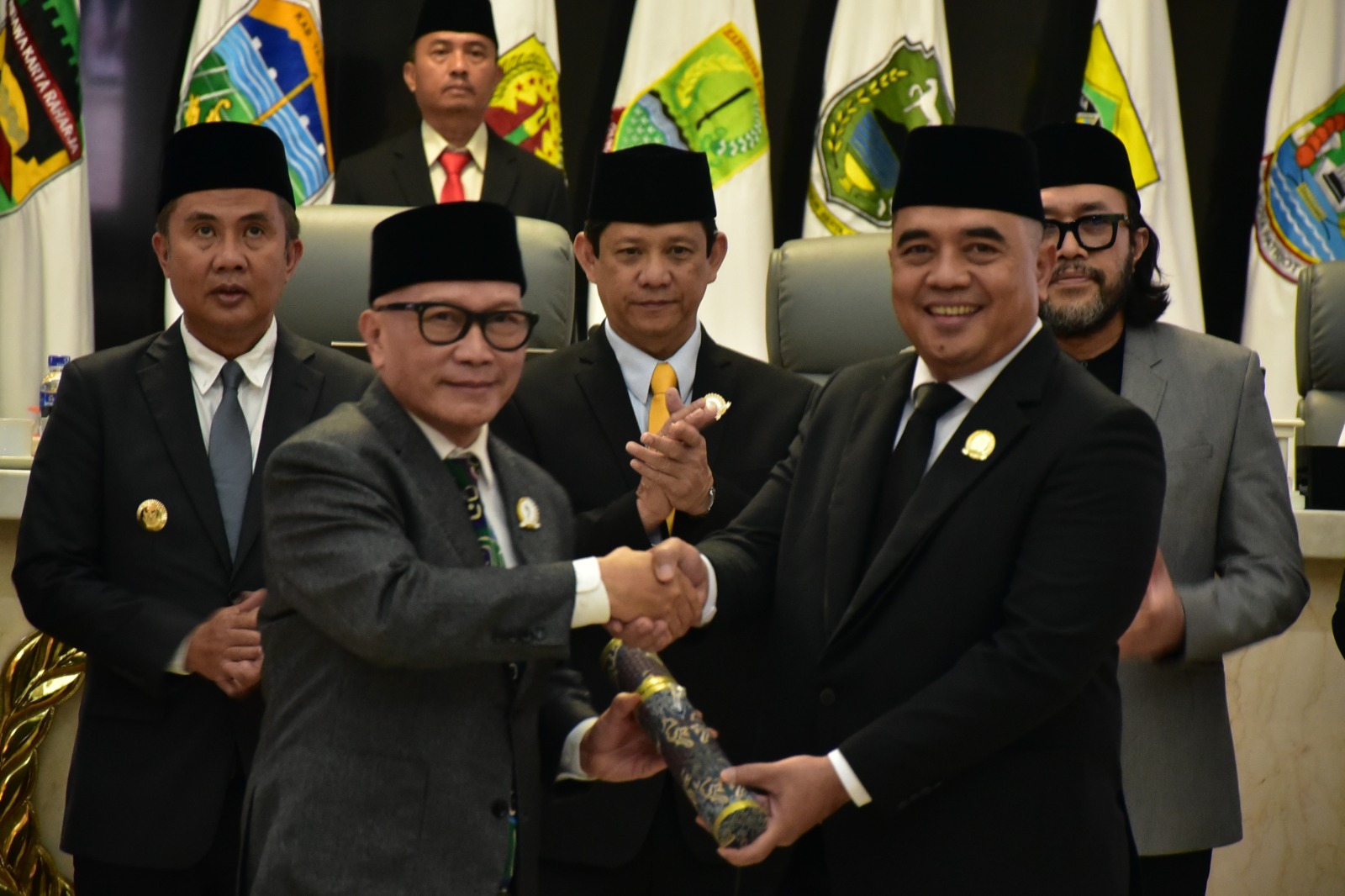 Syahrir Resmi Jadi PAW Anggota DPRD Jawa Barat