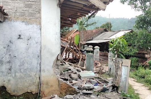 Bencana Pergerakan Tanah di Cianjur, Puluhan Rumah dan 2 Masjid Rusak, Ratusan Warga Mengungsi