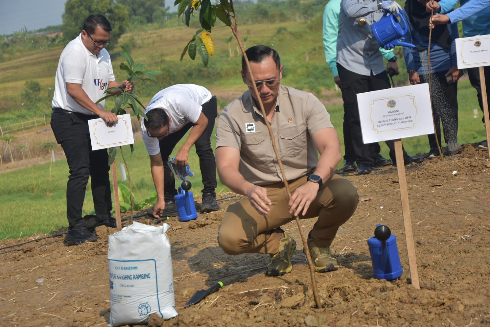 Menteri AHY Pimpin Penanaman 100.000 Pohon Mahoni di Kabupaten Bekasi