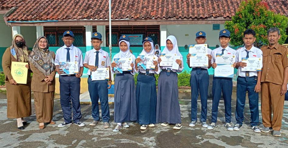 Keren, Siswa SMPN 2 Telagasari Raih Juara Dua Kompetisi Robot