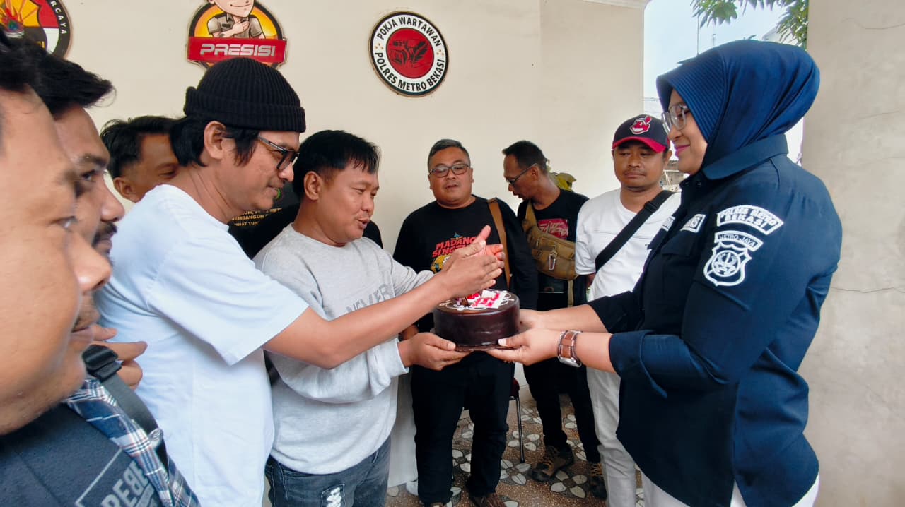 Polisi Beri Kejutan HPN ke-80 di Kabupaten Bekasi 