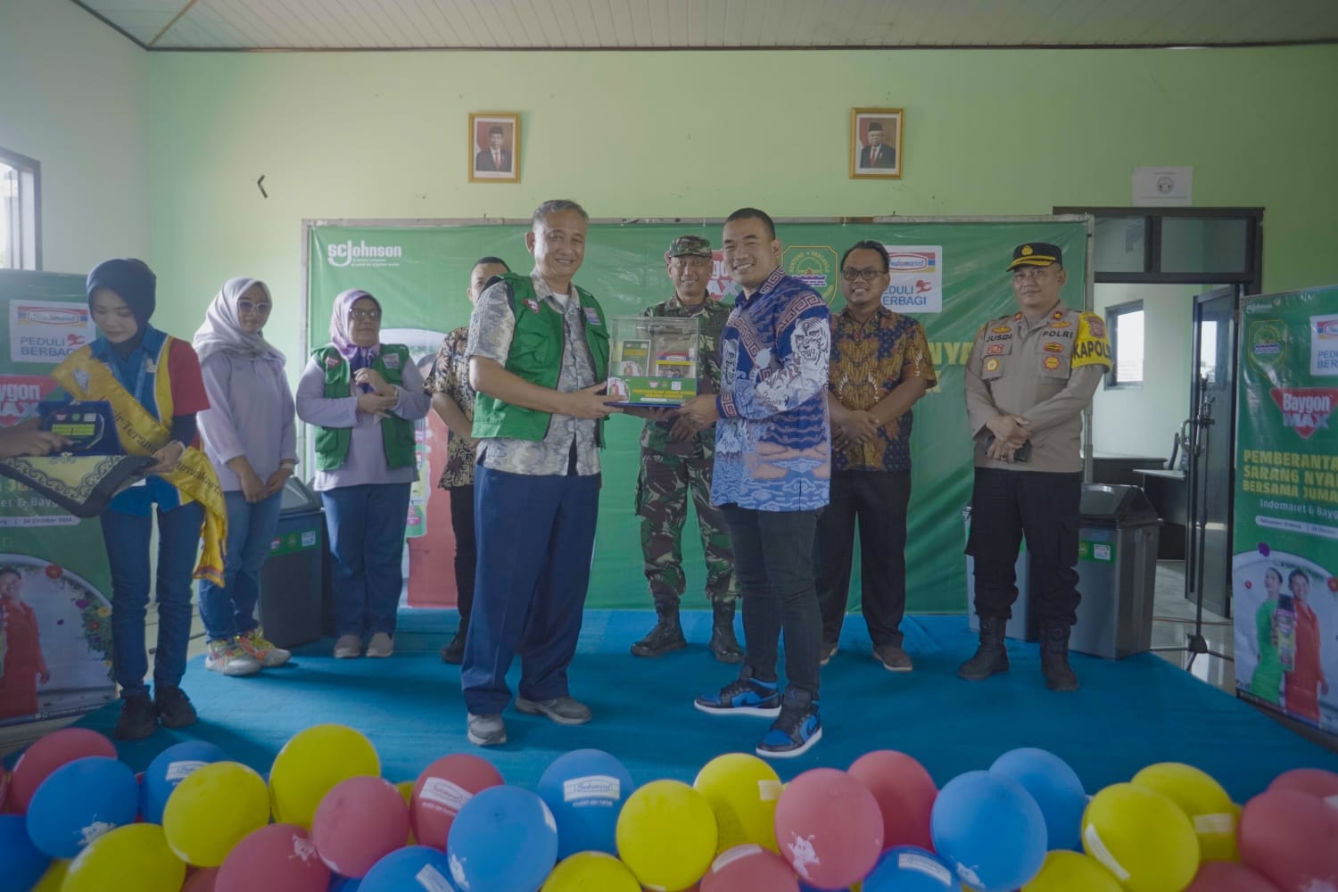 Indomaret dan Baygon Berantas Sarang Nyamuk di Subang, Edukasi Warga Pentingnya Menjaga Kebersihan Lingkungan 