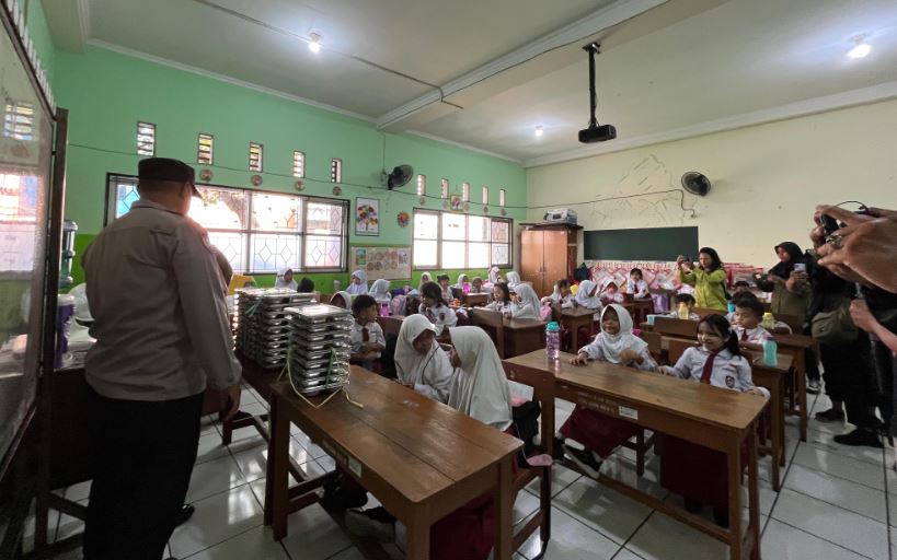 Program Makan Bergizi Gratis Dimulai di Seluruh Indonesia: Wujudkan Generasi Cerdas Menuju Indonesia Emas 2045