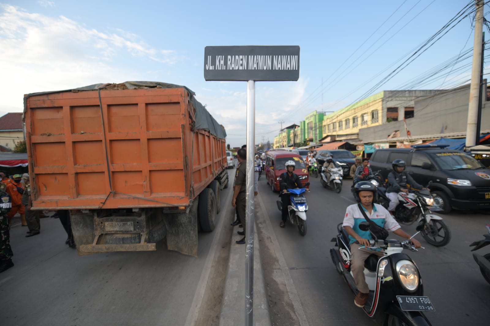 Ridwan Kamil Resmikan Jalan Cibarusah-Cikarang dengan Nama KH. R. Ma'mun Nawawi 