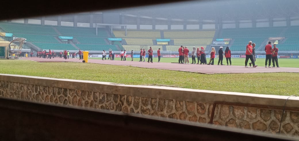 Pemkot Bekasi Gelar Senam Sparko di Stadion PCB, Sebelum Laga BRI Liga 1 Bhayangkara vs Persebaya Dimulai