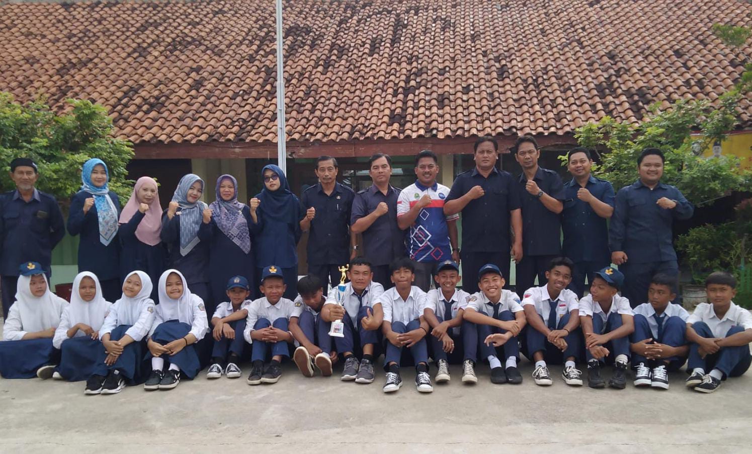 Ekskul Bola Voli SMPN 7 Karawang Barat Berprestasi, Terbaru Sabet Juara Dua MKKS Cup Karawang Kota