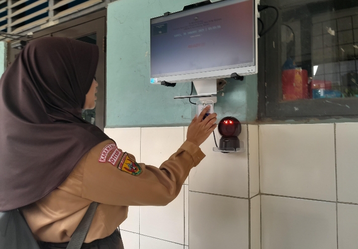 SMPN 6 Karawang Barat Terapkan E-Monitoring untuk Absensi Siswa