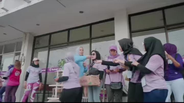 Cellica Bersenam Ria Bersama Emak-emak Halaman Klinik Bersalin Rumah Ungu