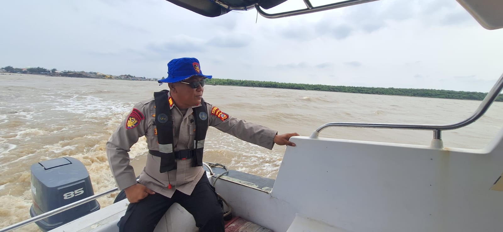 Antisipasi Gangguan Lalulintas di Perairan Karawang, Satpolairud Lakukan Pengecekan di Pantai Tanjung Baru