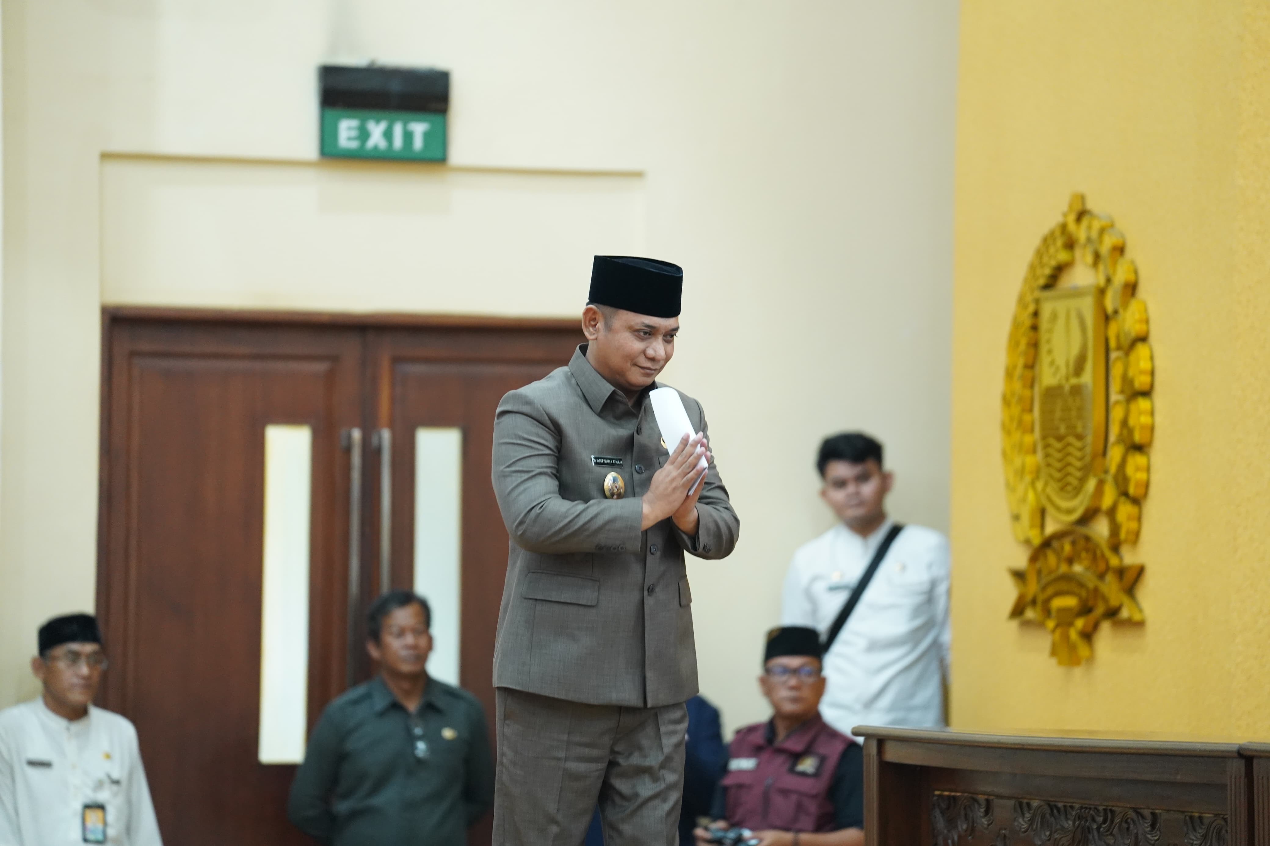 Ade Kuswara Kunang Resmi Diberhentikan, Asep Surya Atmaja Menanti Kursi Bupati Bekasi