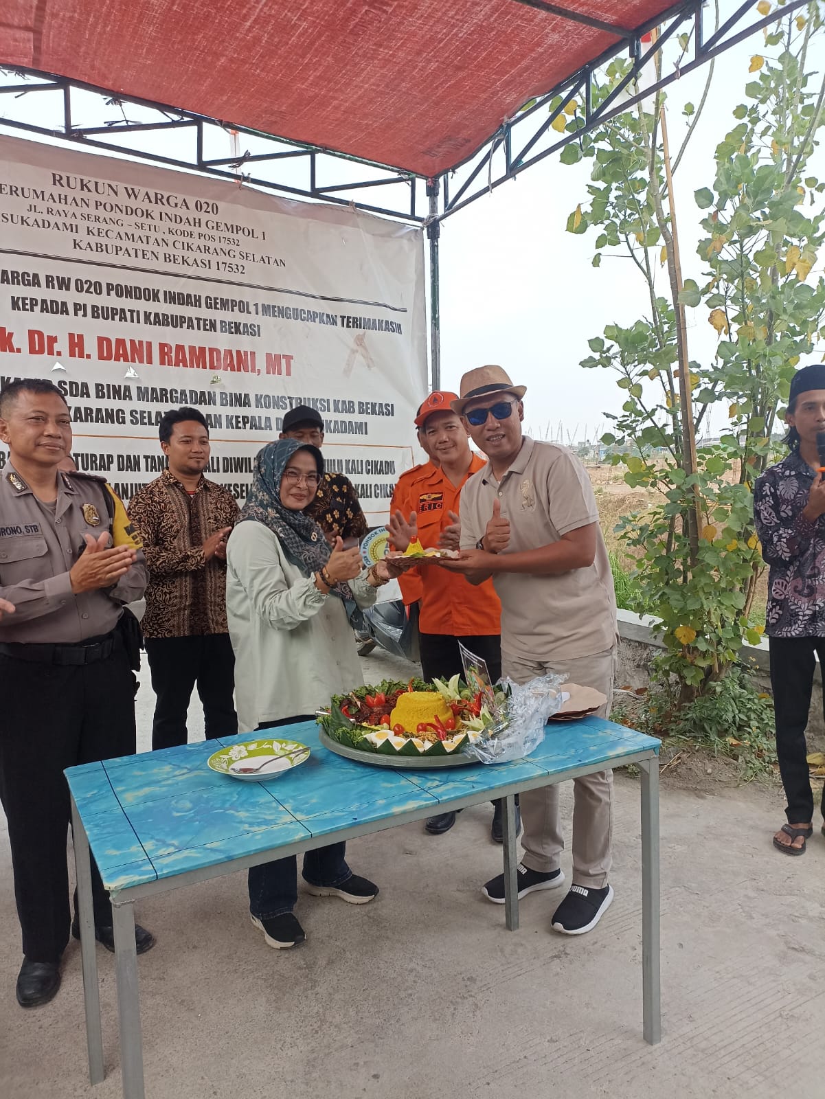 Pemdes Sukadami Cikarang Selatan Resmikan Pembangunan Turap Kali Cikadu