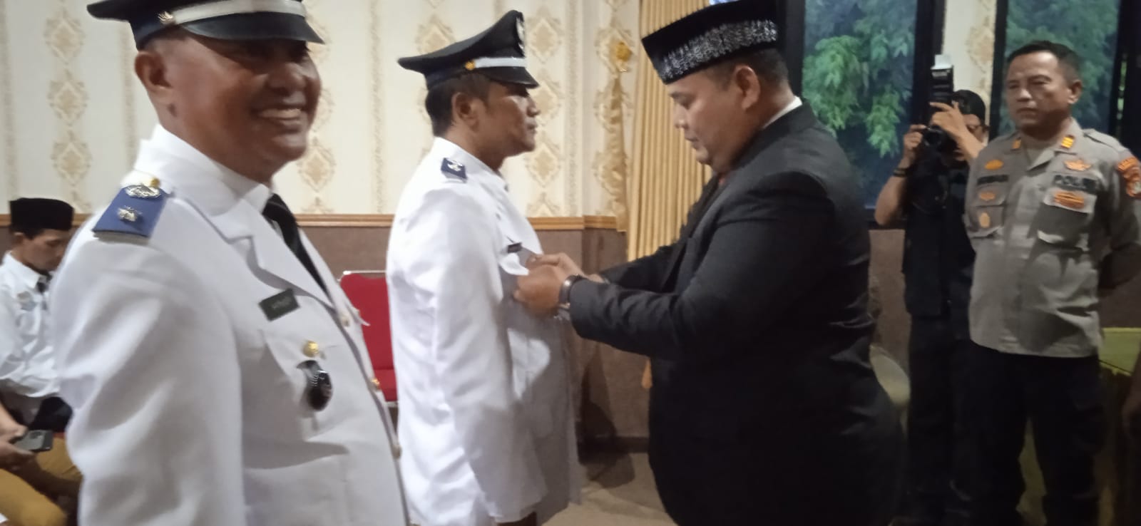 Dua Kades Tarumajaya Resmi Diberhentikan Pj Bupati Bekasi, Nih Dua Penggantinya ?Pj Kadesnya