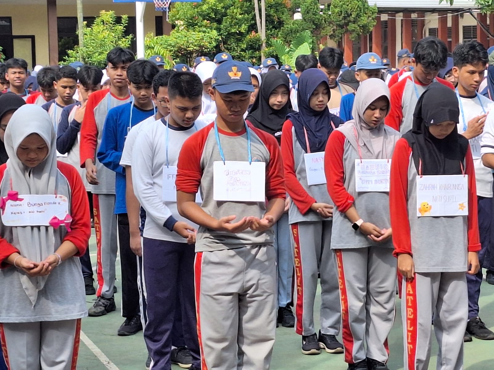Kekurangan Mebeler Warnai MPLS, Sekolah di Karawang Siasati MPLS dengan Ruang Alternatif