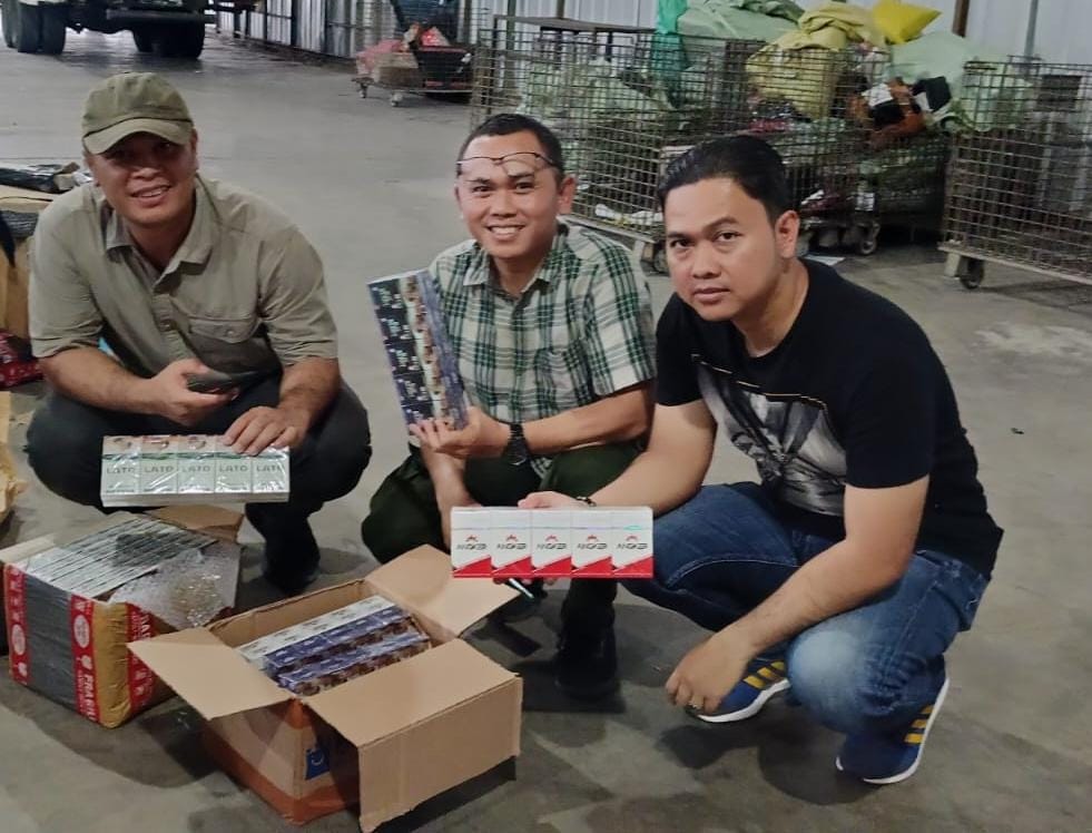 Perangi Peredaran Rokok Ilegal, Satpol PP Karawang dan KPPBE Berhasil Amankan Ratusan Ribu Rokok Ilegal 