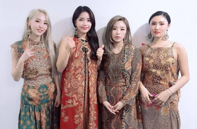 Rekomendasi 7 Warna Batik yang Membuat Warna  Kulit jadi Cerah