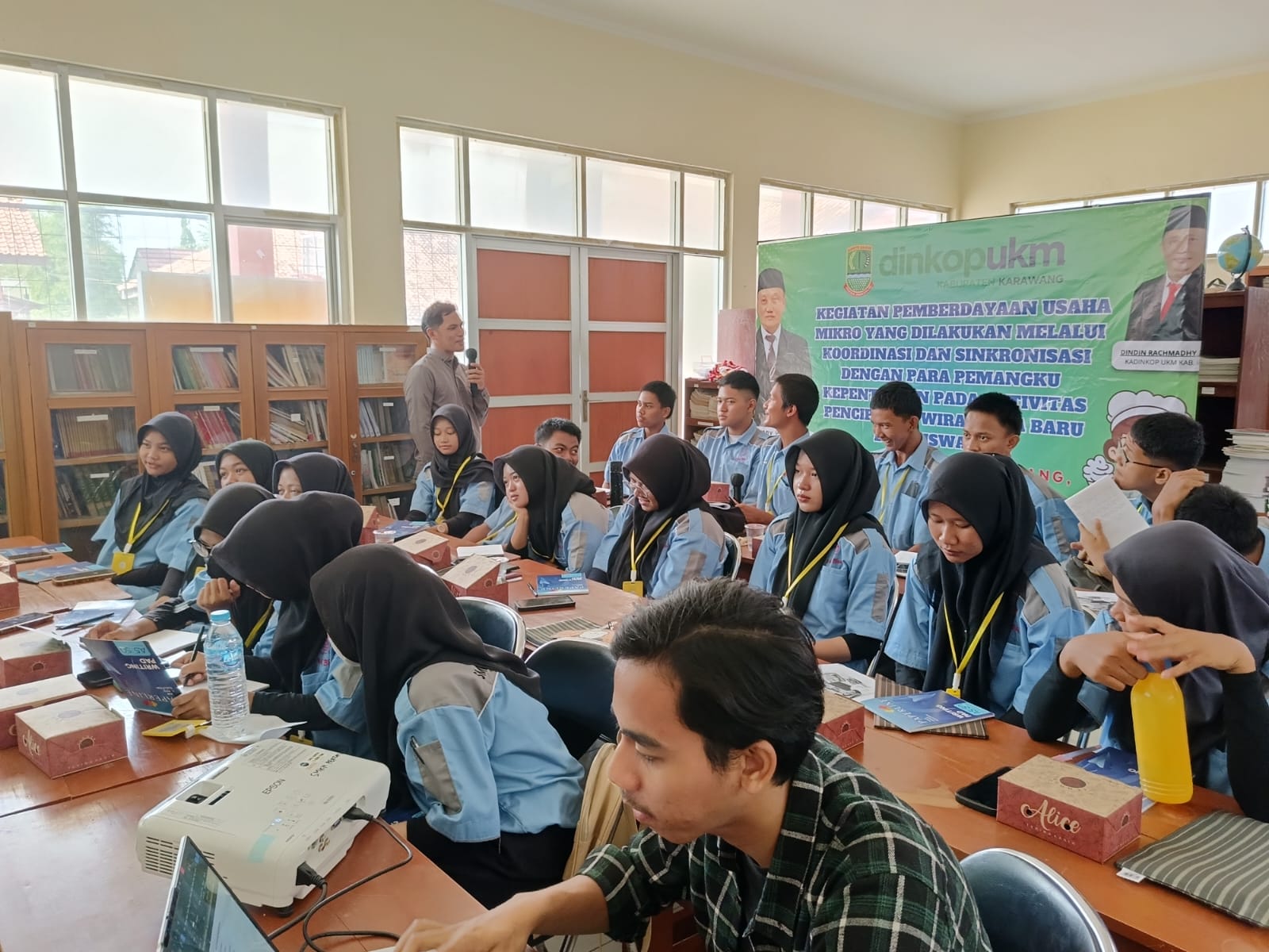 Dinkop UKM Luncurkan Program Pelatihan dan Inkubasi Kewirausahaan untuk Sejumlah SMK di Karawang