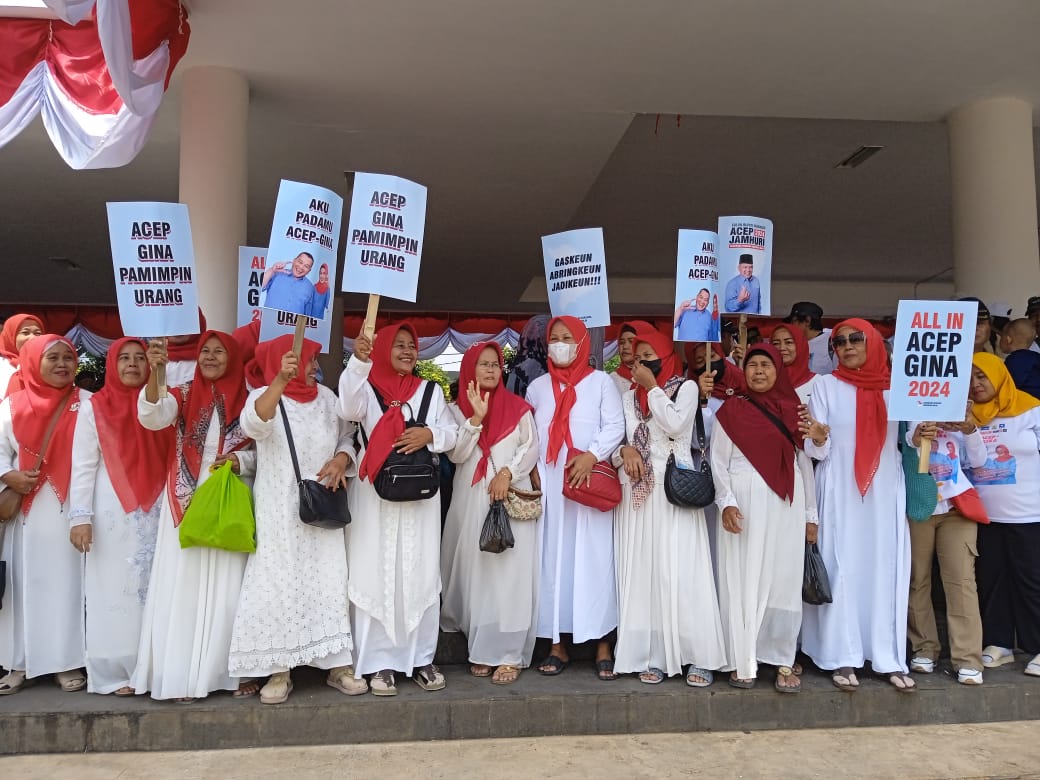 Gaskeun Abringkeun Jadikeun bergema di Lapangan Karangpawitan, Antarkan Acep-Gina ke Kantor KPU Karawang