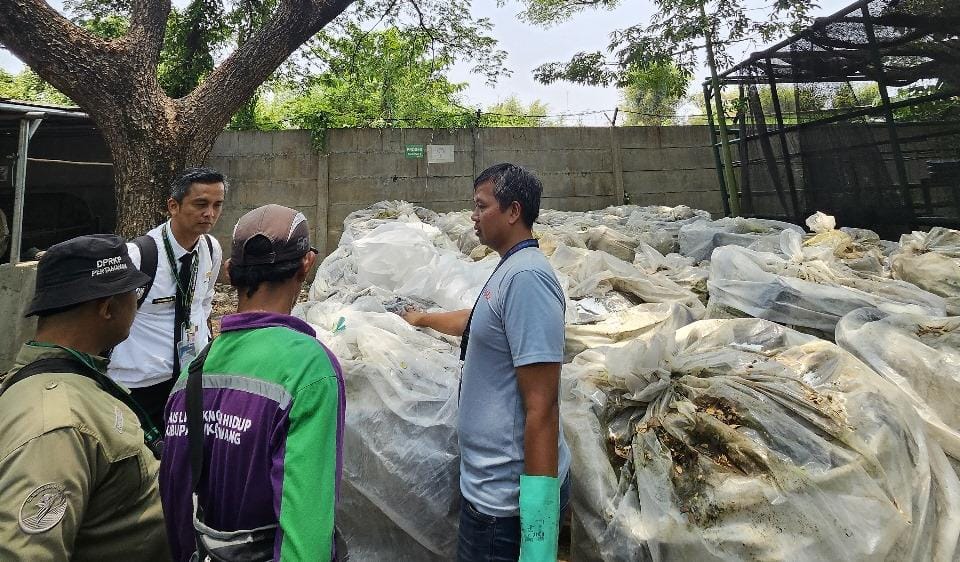 DLHK Karawang bersama PT BMJ Gelar Pelatihan Pengolahan Sampah Organik Jadi Pupuk Kompos