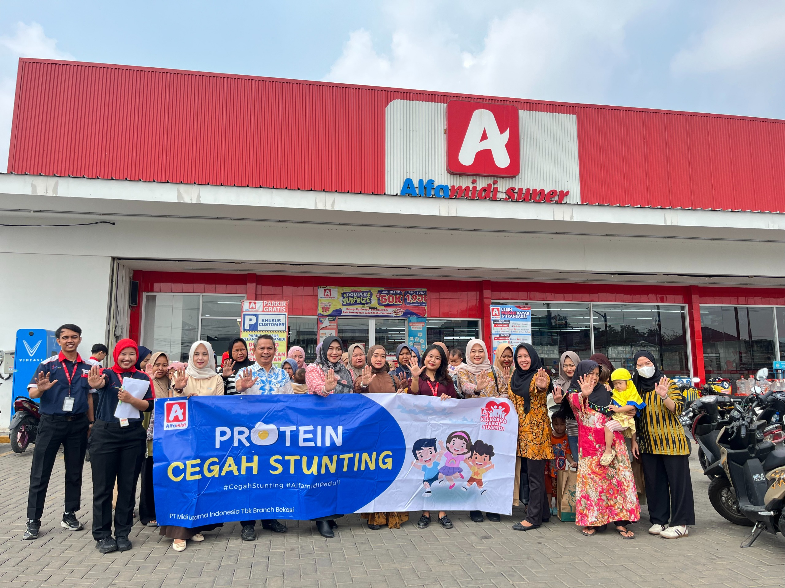 Entaskan Stunting di Kabupaten Bekasi, Alfamidi Bagi-bagi 18.000 Butir Telur