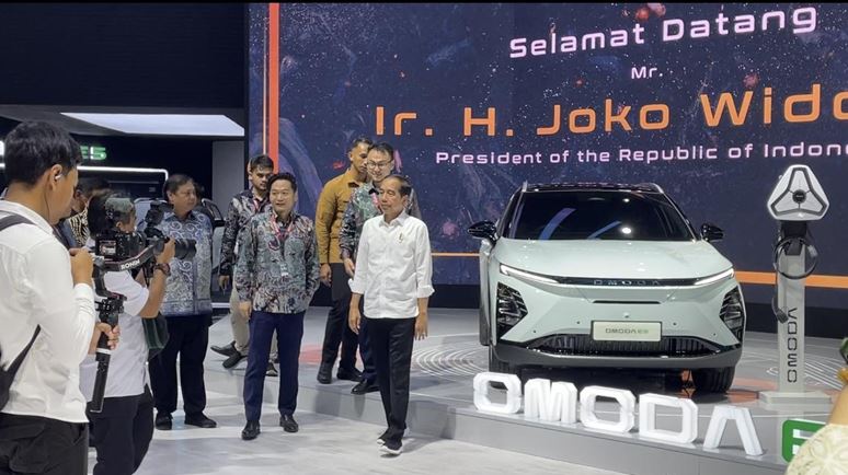 Jokowi Apresiasi Chery OMODA E5 Sebagai Tren Inovasi Elektrifikasi di IIMS 2024