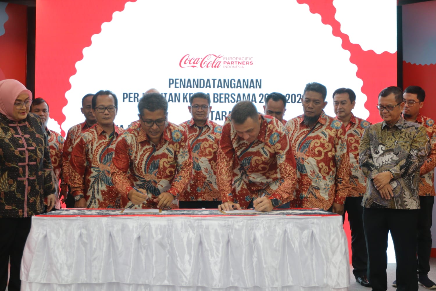 CCEP Indonesia Bersama Serikat Pekerja Sepakati Perjanjian Kerja Bersama 2024-2026