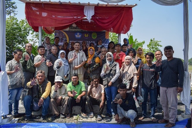 Gandeng Masyarakat dan Komunitas Bank Sampah, Unsika Adakan Pelatihan Produksi Paving Block Ramah Lingkungan