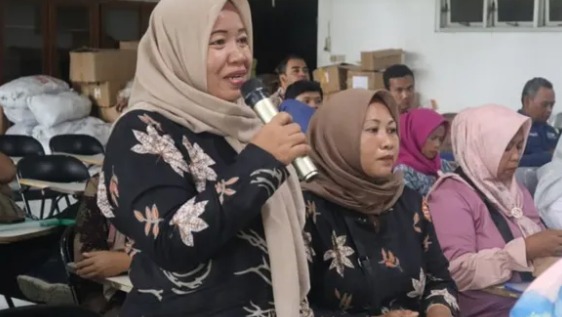 Dorong Ketahanan Pangan Keluarga, DPKP Karawang Latih KWT Budidaya Ikan Sistem Akuaponik dan Bioflok