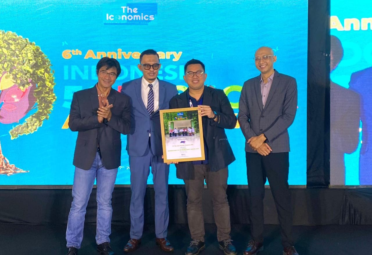 JNE Raih Penghargaan The Iconomics Indonesia Best 50 CSR Awards 2024