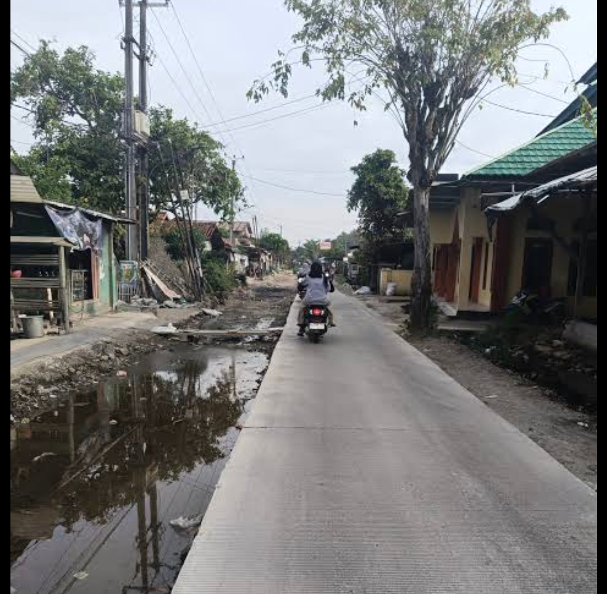 Perbaikan Jalan Lingkungan di Pebayuran Difokuskan pada Permukiman Padat