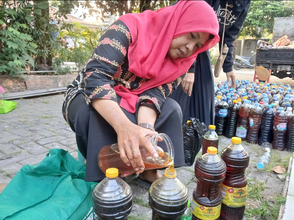 Warga Bekasi Timur Galang “Sedekah Minyak Jelantah”