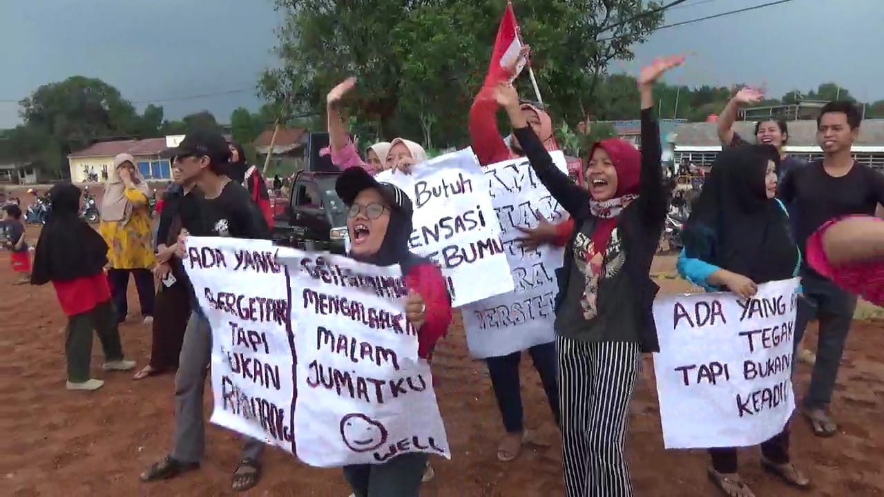 Tuntut Uang Kompensasi, Puluhan Warga Burangkeng Unjuk Rasa ke Pelaksana Proyek Tol Jakarta-Cikampek Selatan