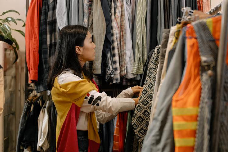 Rekomendasi 7  thrift shop di Karawang Paling Lengkap dan Harga Terkangkau