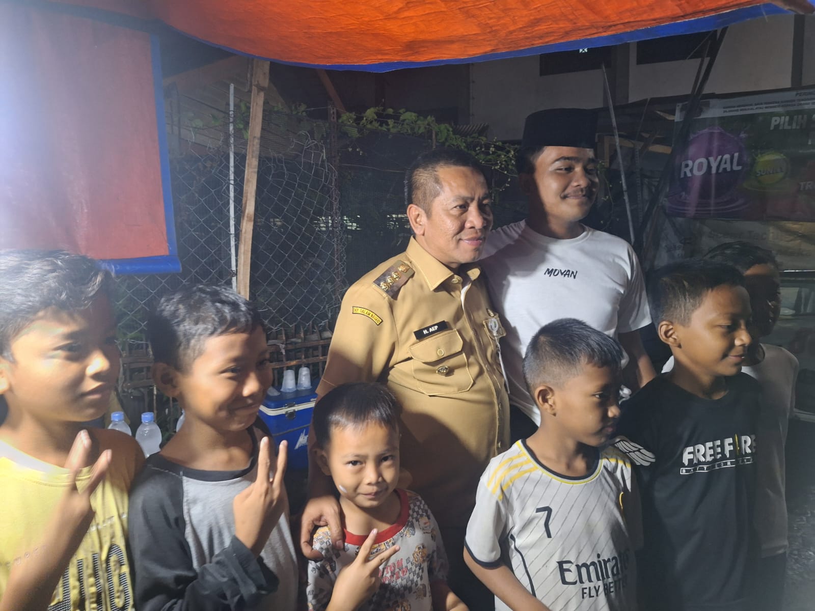 Momen Bupati Aep Syaepuloh Traktir Puluhan Warga Karawang Wetan Makan Soto Ayam 