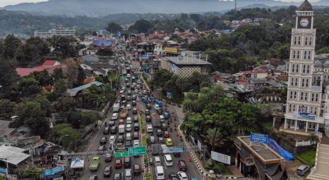Arus Lalu Lintas Menuju Kawasan Wisata Puncak Bogor Terpantau Padat