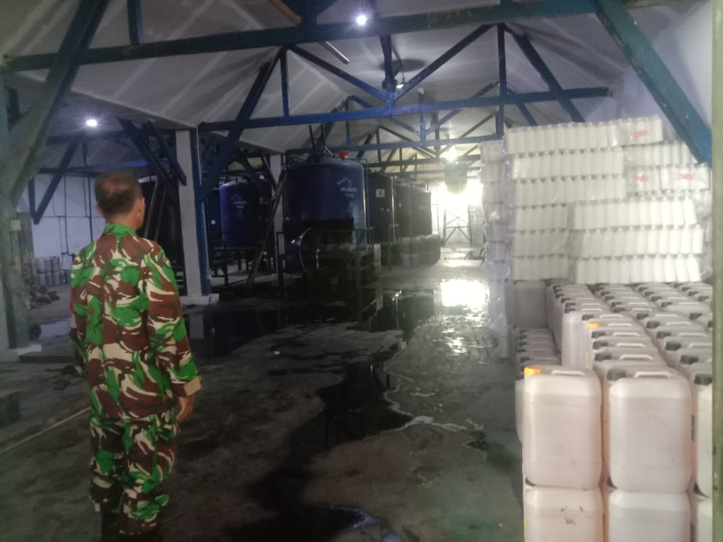 4 Pekerja Pupuk Tewas saat Bersihkan Tong Produksi Pupuk di Karawang