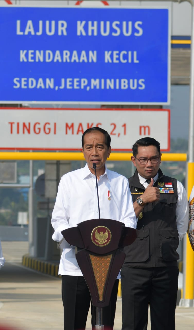 Resmikan Tol Bocimi Seksi 2, Jokowi Sebut Jabar Juara Investasi