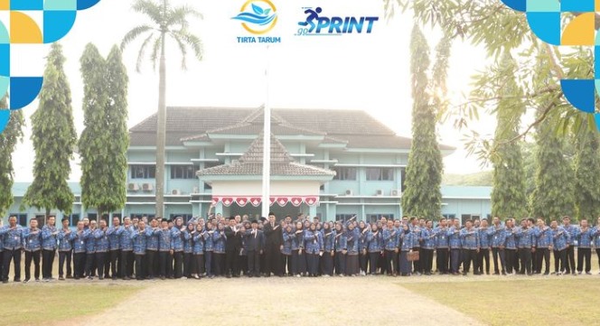 PERUMDAM Tirta Tarum Karawang Gelar Upacara Bendera Meriahkan HUT RI ke-79