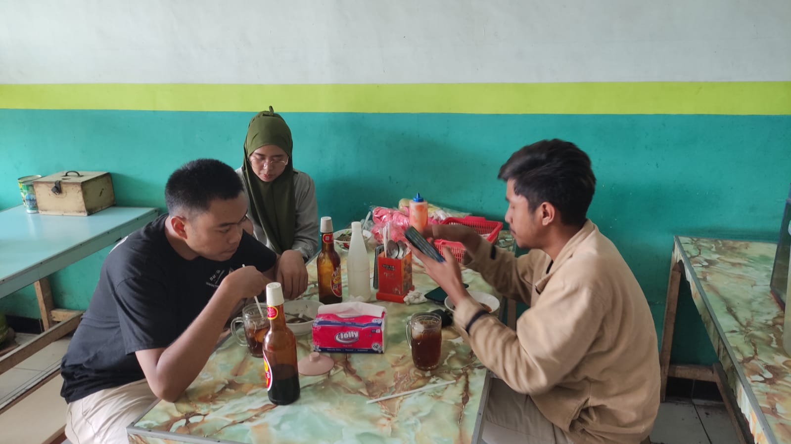 Kuliner Legenda 90an di Karawang, Bakso Inong Tetap Konsisten Hidangkan Daging Sapi Segar