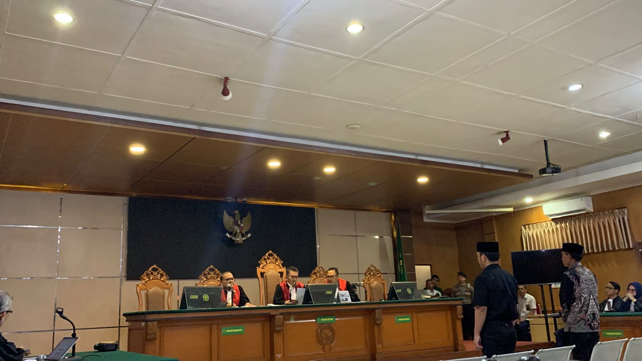 Bupati Bekasi Nonaktif Ade Kuswara Kunang Divonis 6 Tahun Plus Uang Pengganti 10,4 Miliar