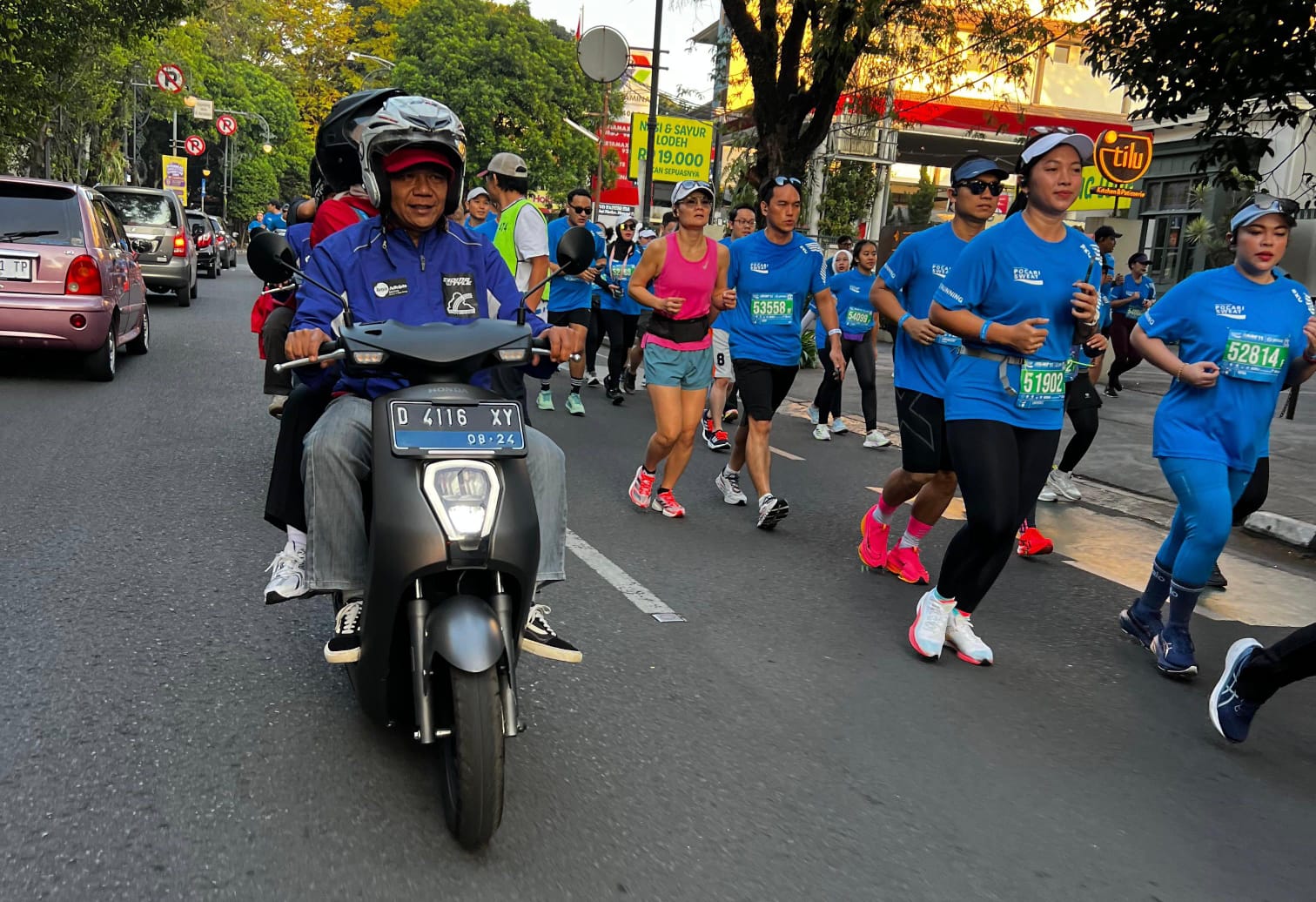 Puluhan Motor Listrik Honda EM1 e: Kawal Gelaran Pocari Sweat Run 2024